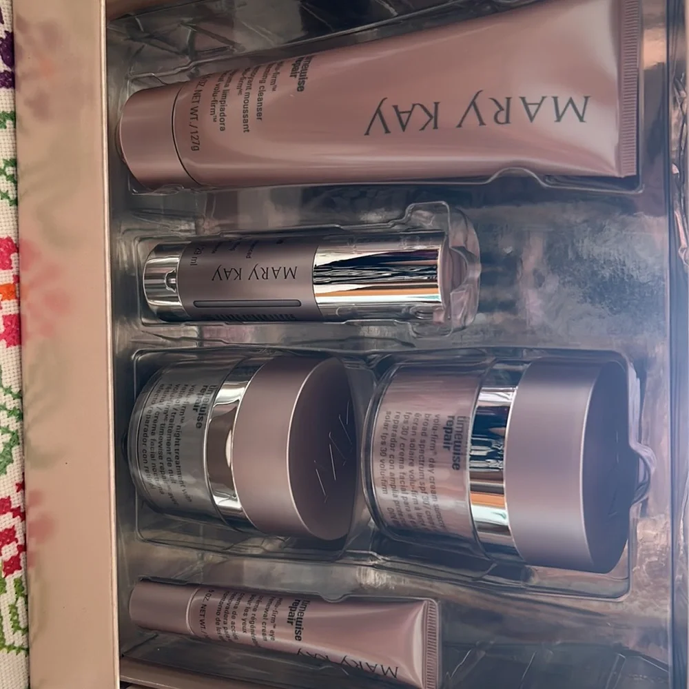MaryKay Timewise Repair. - Picture 2 of 3